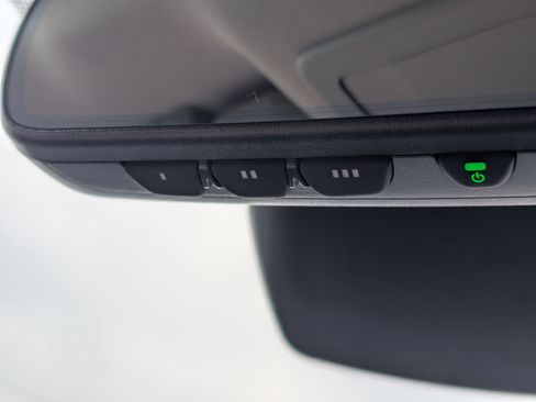 Used 2023 Toyota Highlander XLE image 28