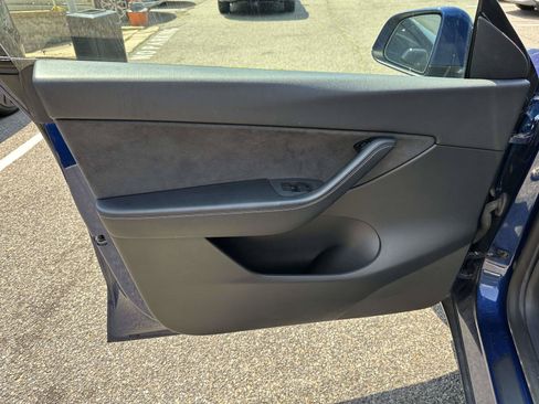 Used 2021 Tesla Model Y Long Range AWD/4WD image 13