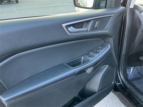 Used 2024 Ford Edge SEL image 11