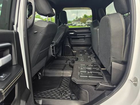 Used 2022 RAM 2500 Big Horn w/ Night Edition AWD/4WD image 10