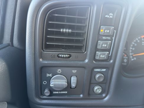 Used 2001 Chevrolet Silverado 2500 LS w/ Snow Plow Prep Pkg AWD/4WD image 11