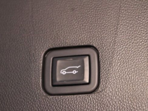 Used 2023 Chevrolet Traverse RS image 18