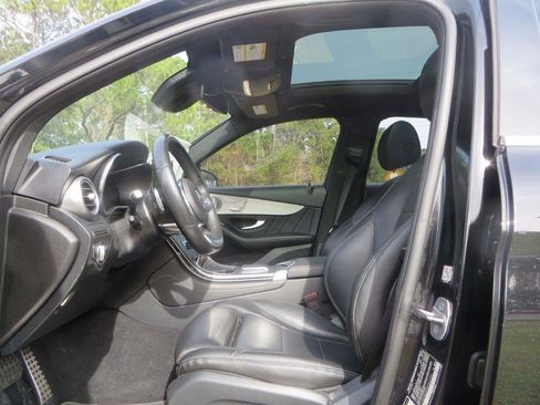 Used 2021 Mercedes-Benz GLC 300 w/ AMG Line image 10