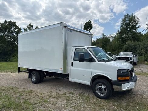 New 2025 GMC Savana 3500 Work Van w/ Power Convenience Package image 3