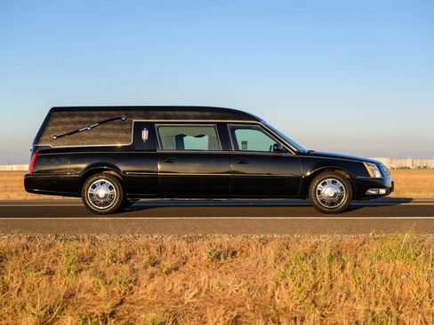 Used 2009 Cadillac DTS Hearse FWD image 16