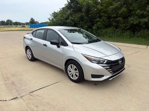 Used 2025 Nissan Versa S w/ Trunk Package FWD image 11