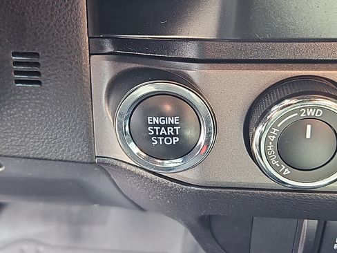 Used 2022 Toyota Tacoma TRD Off-Road AWD/4WD image 12
