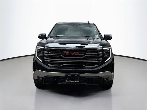 Used 2023 GMC Sierra 1500 SLT image 2