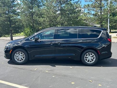 New 2026 Chrysler Pacifica Select FWD image 13