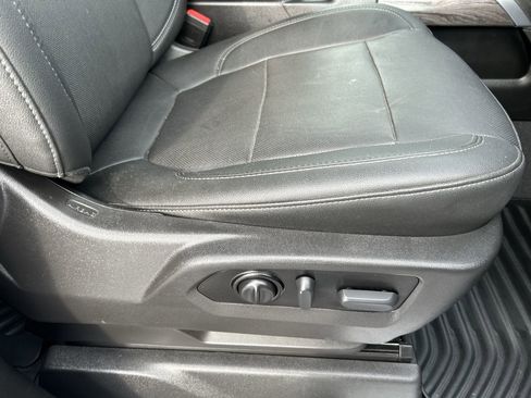 Used 2022 Chevrolet Silverado 3500 LTZ w/ LTZ Convenience Package image 16