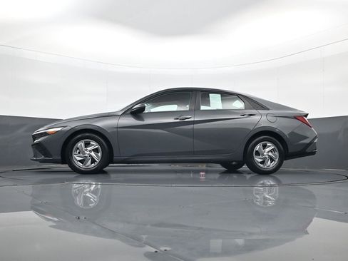 Certified 2024 Hyundai Elantra SE image 28