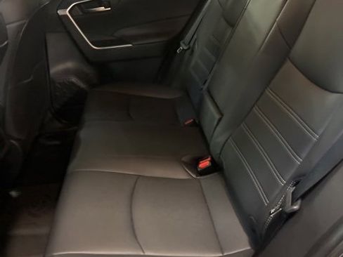Used 2021 Toyota RAV4 XLE Premium image 10