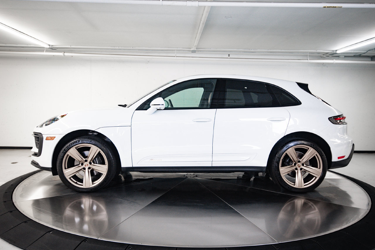 Certified 2026 Porsche Macan AWD/4WD image 2