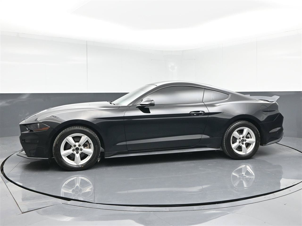 Used 2018 Ford Mustang Coupe RWD image 8