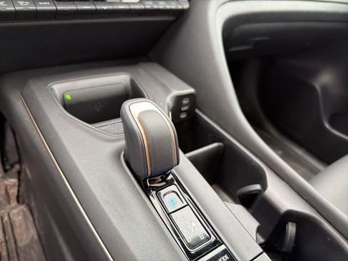 Certified 2023 Toyota Crown Limited image 24