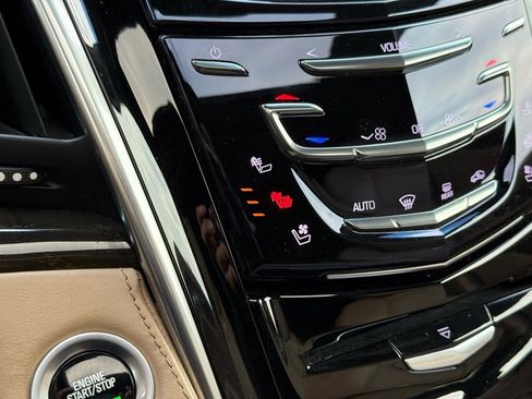 Used 2019 Cadillac Escalade Platinum image 7