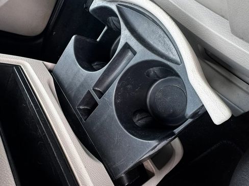 Used 2016 Chrysler Town & Country Touring image 30