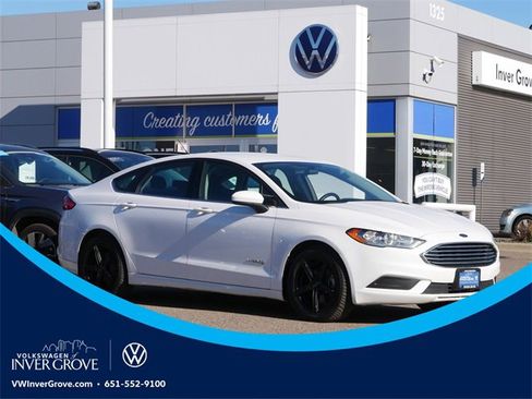 Used 2017 Ford Fusion SE image 1