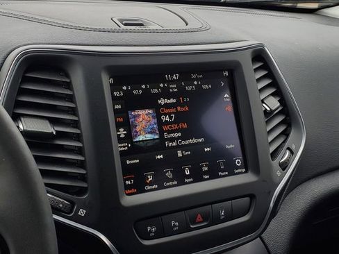 Used 2023 Jeep Cherokee Altitude Lux image 19