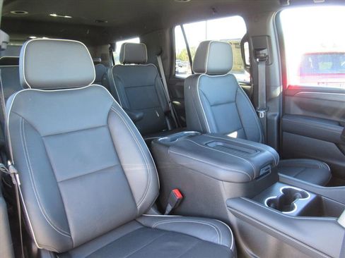 Used 2021 GMC Yukon SLT w/ SLT Luxury Package image 9