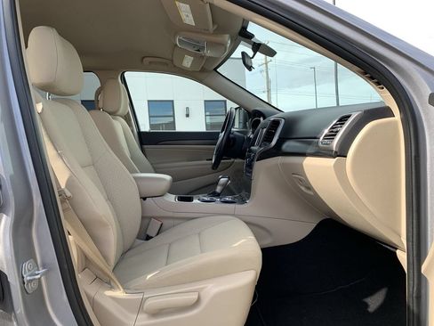 Used 2021 Jeep Grand Cherokee Laredo AWD/4WD image 29