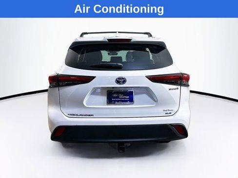 Used 2022 Toyota Highlander XLE image 11