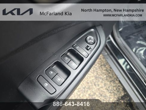 Used 2022 Hyundai Venue SEL image 13