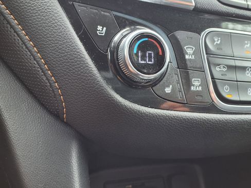 Used 2022 Chevrolet Equinox Premier AWD/4WD image 9