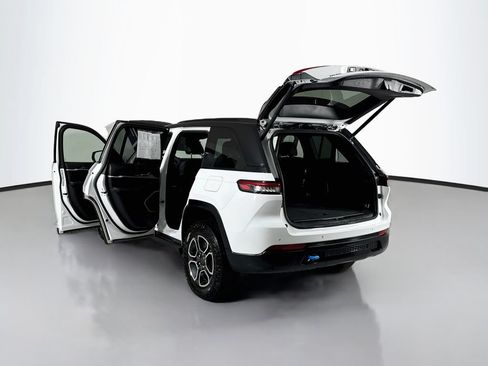 Used 2023 Jeep Grand Cherokee Trailhawk w/ Advanced Protech Group II AWD/4WD image 30