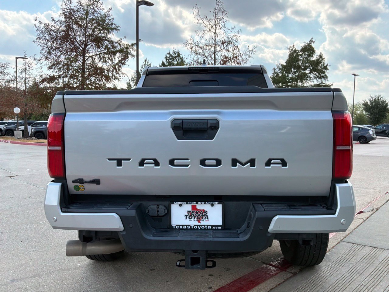 Used 2024 Toyota Tacoma TRD Sport w/ TRD Sport Upgrade Package AWD/4WD image 7
