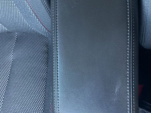 Used 2017 Chevrolet Equinox LT w/ Convenience Package image 35