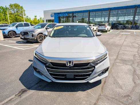 Used 2021 Honda Accord Touring image 2
