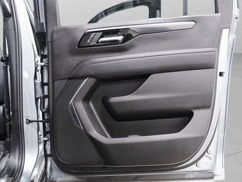 Used 2025 Chevrolet Suburban RST w/ Sun And Tow Package image 34