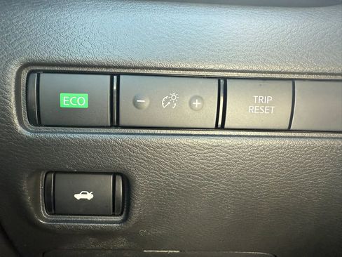 Used 2024 Nissan Sentra SV FWD image 13