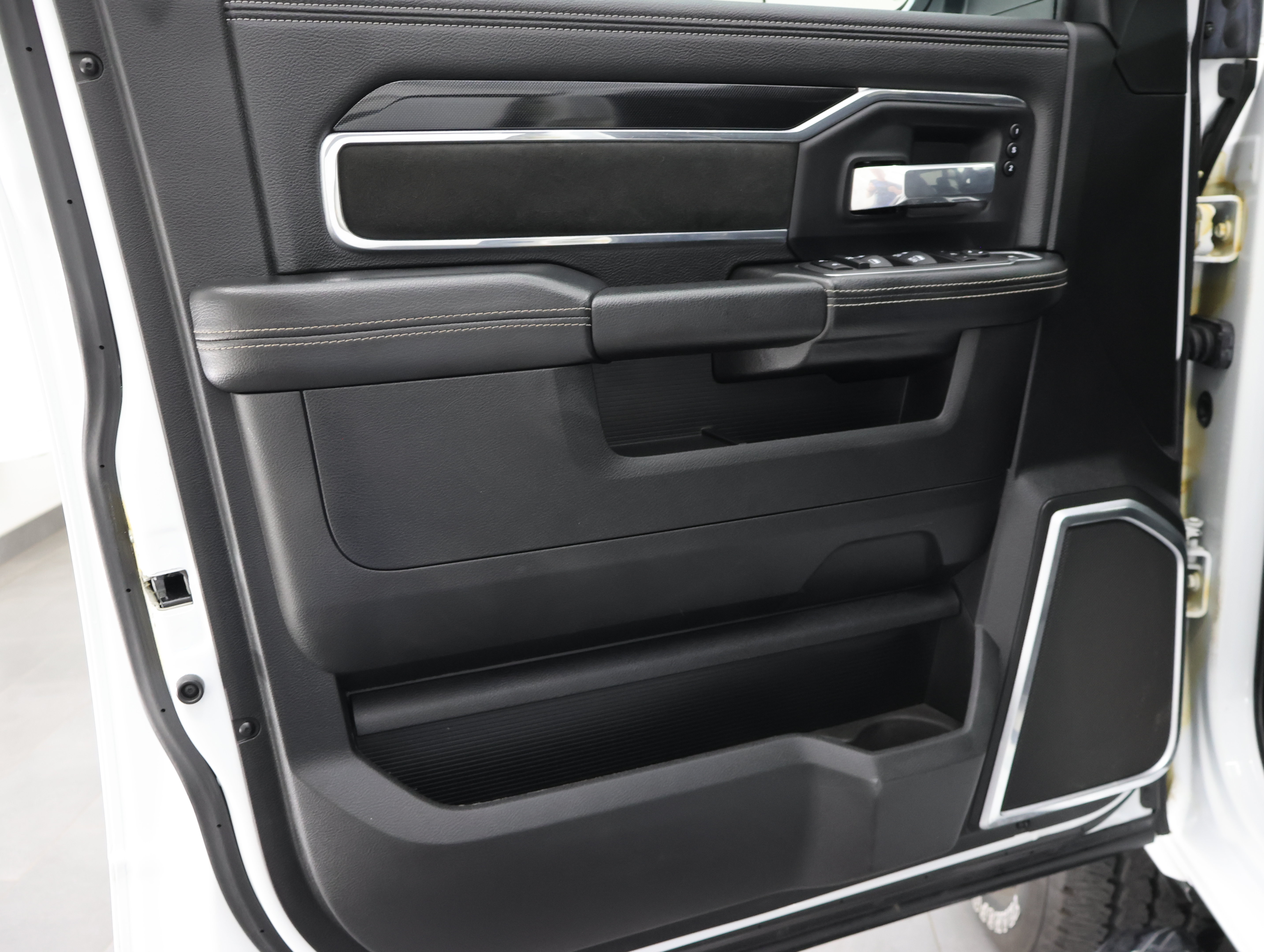 Used 2022 RAM 2500 Laramie AWD/4WD image 40