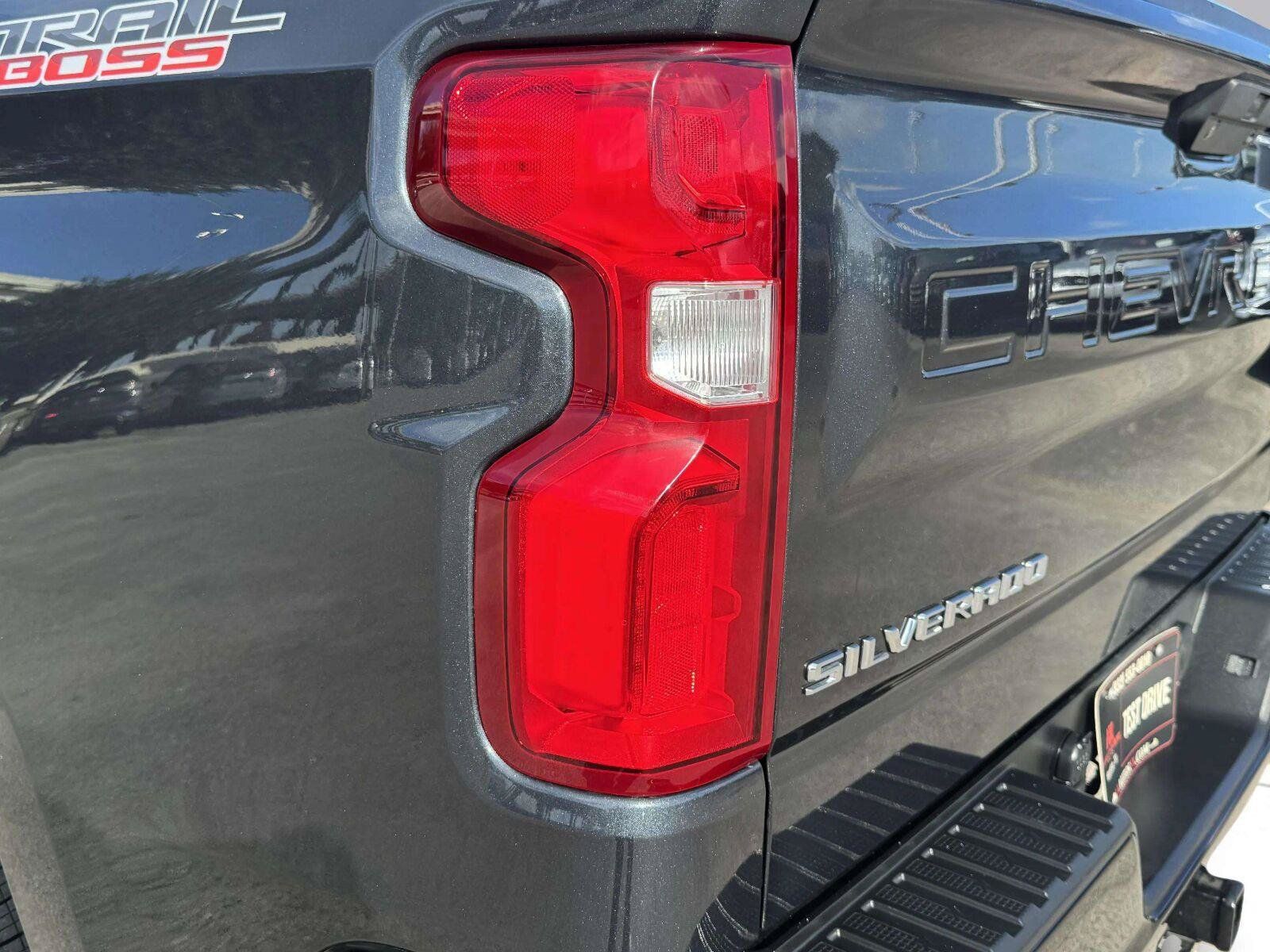 Used 2021 Chevrolet Silverado 1500 LT Trail Boss AWD/4WD image 14