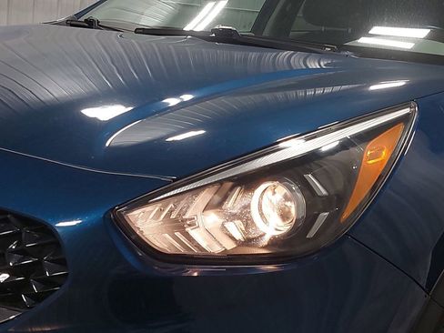 Used 2022 Kia Niro EX Premium image 33