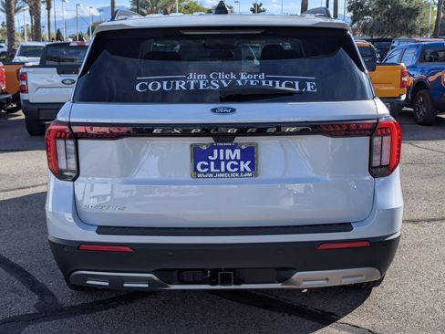 New 2025 Ford Explorer Active w/ Active Comfort Package image 3