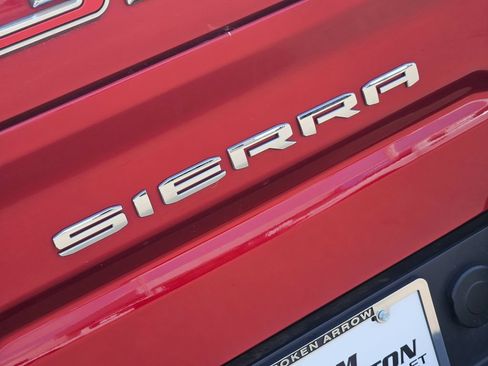 Used 2024 GMC Sierra 1500 AT4 w/ Technology Package AWD/4WD image 15