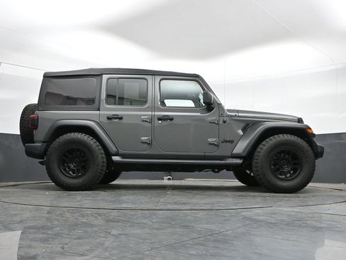 Used 2019 Jeep Wrangler Unlimited Sport S AWD/4WD image 39