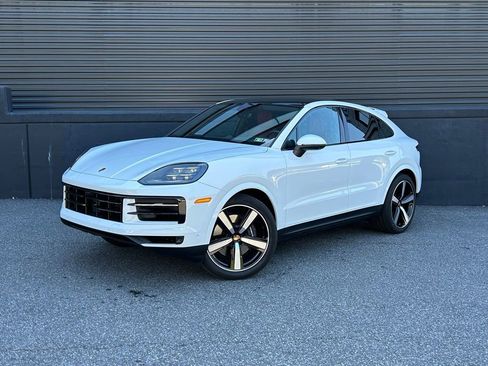 Certified 2025 Porsche Cayenne Coupe image 1