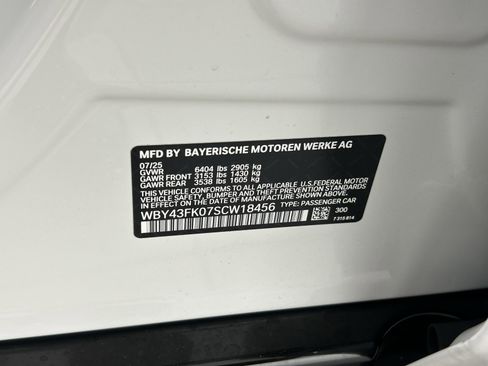 Used 2025 BMW i5 M60 w/ Premium Package image 31