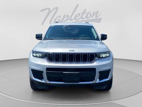 Used 2023 Jeep Grand Cherokee L Laredo RWD image 9
