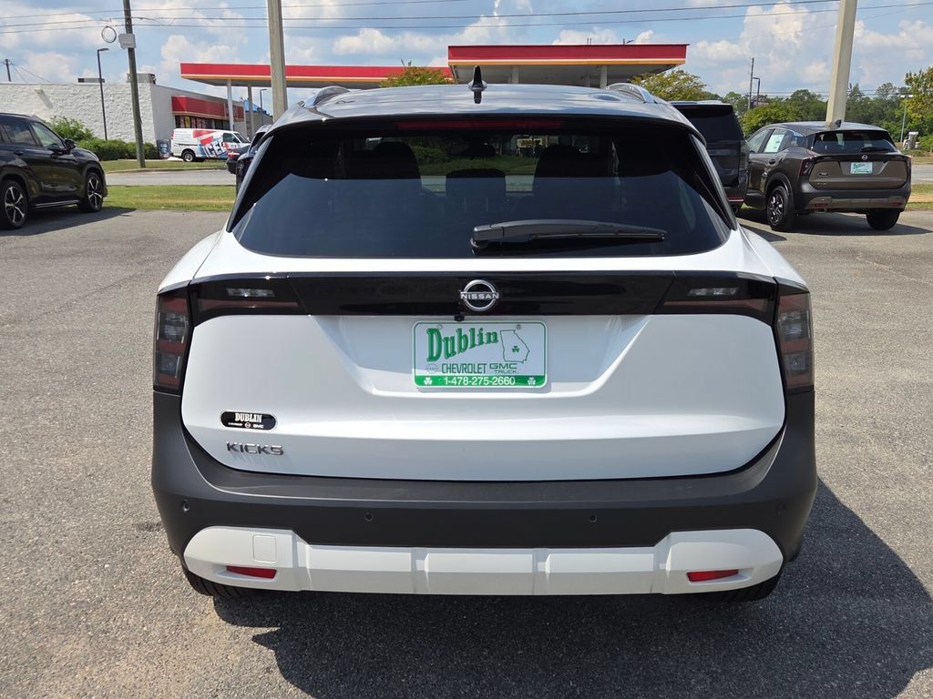 New 2027 Nissan Kicks SR w/ SR Premium Package FWD image 11