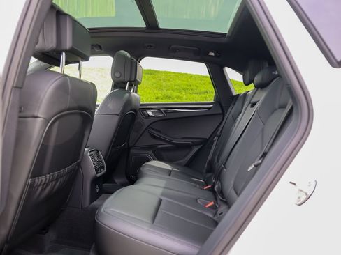 Certified 2026 Porsche Macan AWD/4WD image 35