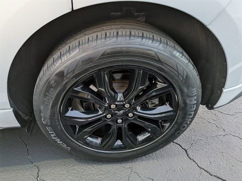 Used 2022 Ford Edge SE w/ Black Appearance Package image 23