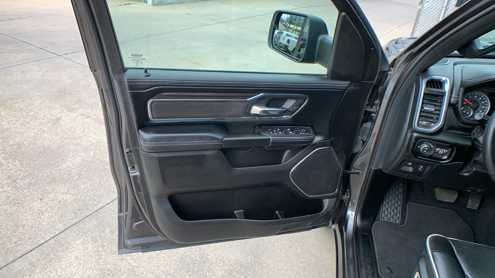 Used 2026 RAM 1500 Laramie w/ Sport Appearance Package AWD/4WD image 12