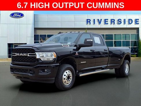 Used 2024 RAM 3500 Big Horn w/ Sport Appearance Package image 3
