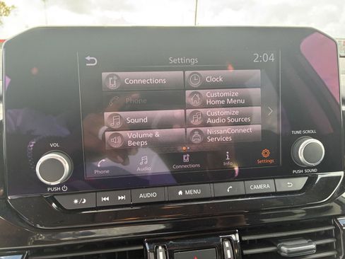 Used 2025 Nissan Pathfinder SV image 17