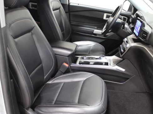 Used 2023 Ford Explorer XLT w/ Equipment Group 202A image 27